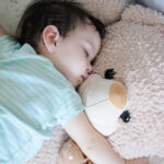 Trẻ 1 tuổi ngủ bao nhiêu là đủ? Tìm hiểu ngay!