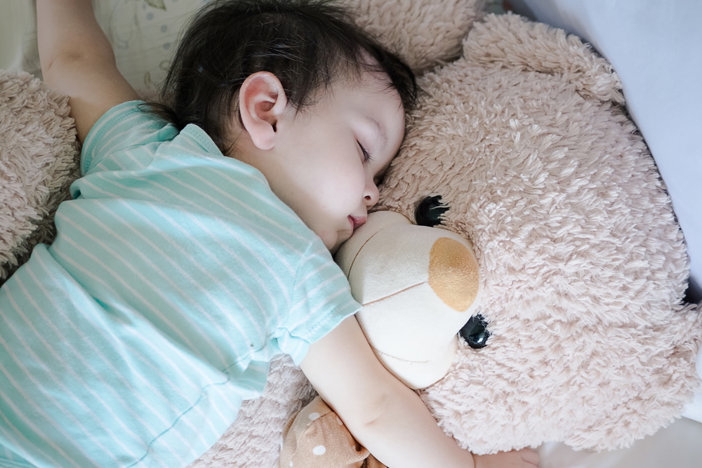 Trẻ 1 tuổi ngủ bao nhiêu là đủ? Tìm hiểu ngay!
