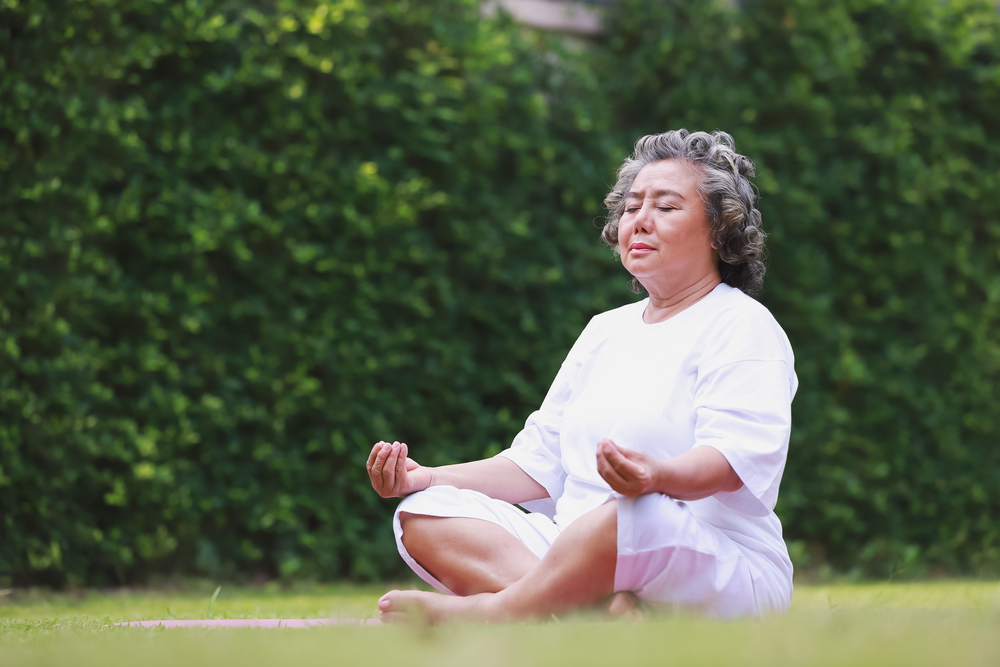Cách hỗ trợ chữa ung thư phổi bằng thiền