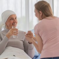 Bác sĩ hướng dẫn cách chăm sóc bệnh nhân ung thư vú nhanh khỏe