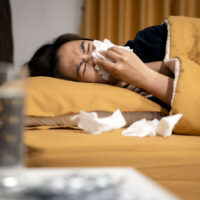 Bị nghẹt mũi khi ngủ, nghẹt mũi về đêm do đâu? Bật mí 8 nguyên nhân