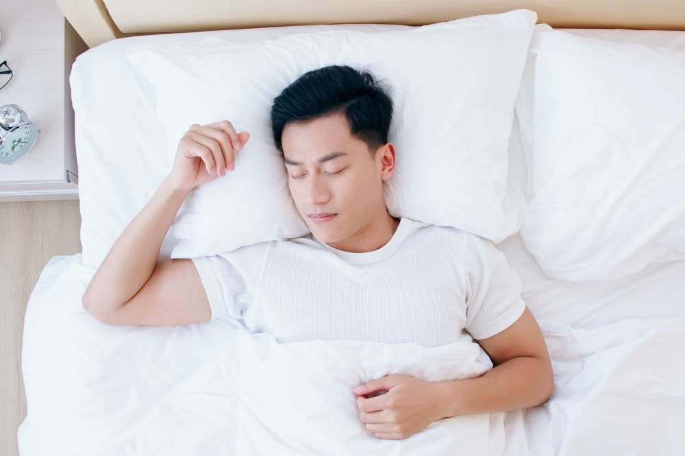 Mách bạn 3 tư thế chữa gù lưng khi ngủ hiệu quả, dễ thực hiện