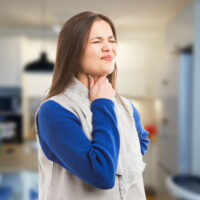 Nuốt nước bọt đau cổ họng: Nguyên nhân và mẹo giảm đau hiệu quả