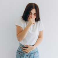 Tại sao ho nhiều lại bị đau bụng? Cẩn trọng với 10 yếu tố nguy cơ