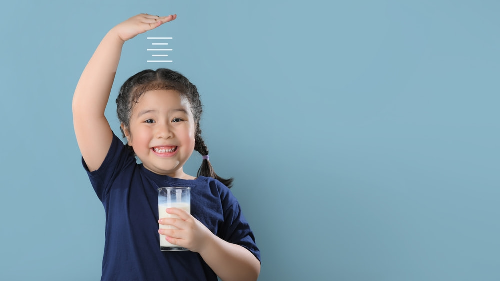 Lợi ích của uống sữa tươi trước khi ngủ là tăng chiều cao ở trẻ em