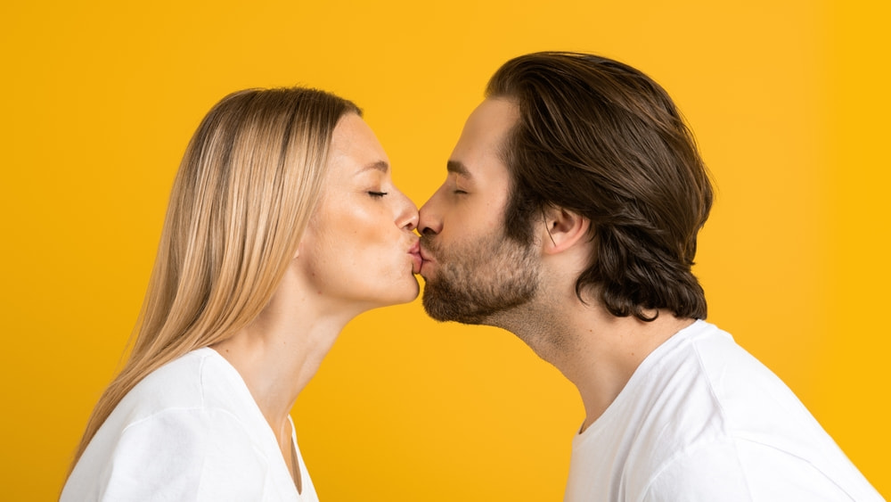 1 nụ hôn tốn bao nhiêu calo và mang lại lợi ích gì cho sức khỏe