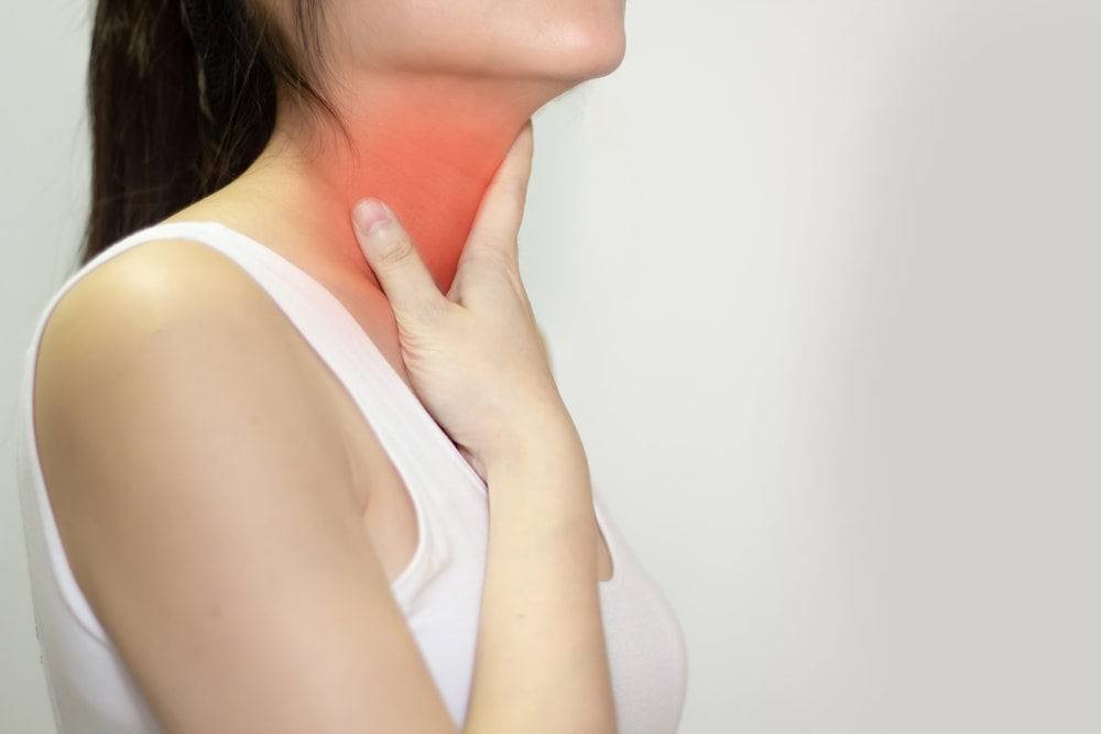 Ung thư vòm họng gây đau họng ho khạc đờm ra máu