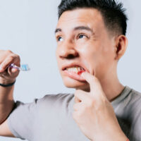 Sốt xuất huyết gây giảm tiểu cầu do đâu? Có nguy hiểm không?