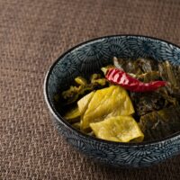 100g dưa chua bao nhiêu calo? Lợi ích, ảnh hưởng của dưa chua