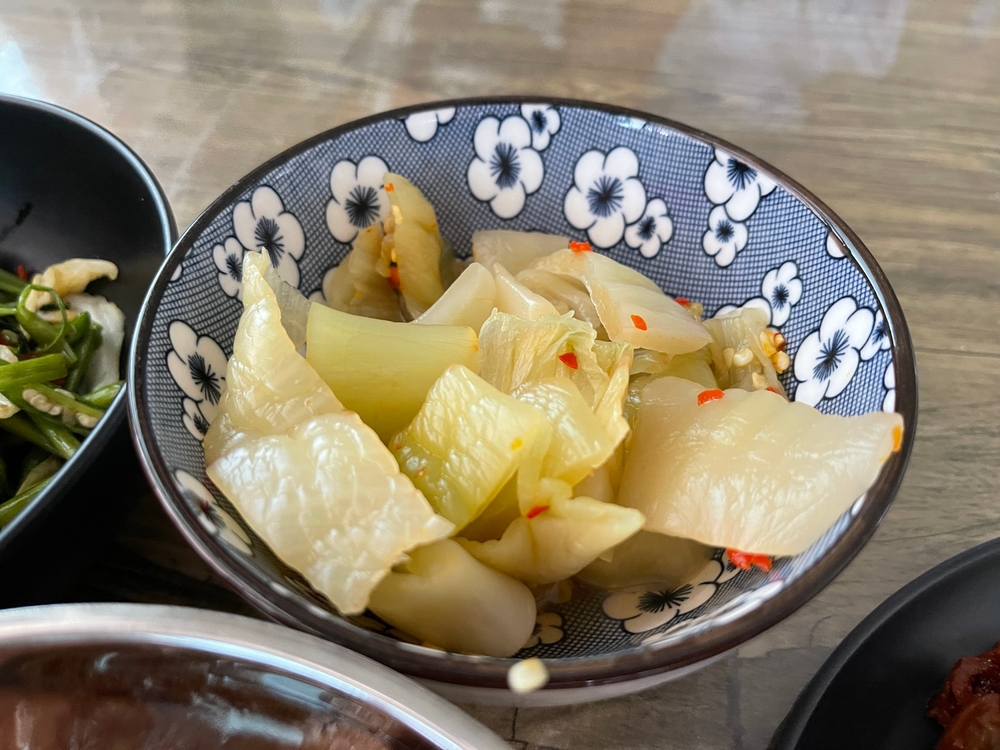 100g dưa chua bao nhiêu calo? Ăn dưa cải muối chua có tốt không?