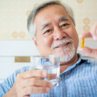 Người bị mỡ máu cao có uống dầu cá được không?